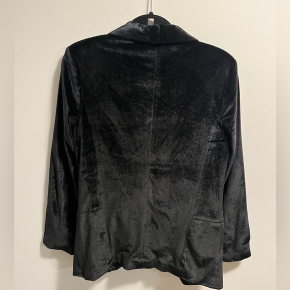 Another story black velvet blazer. Size medium - Picture 2 of 4